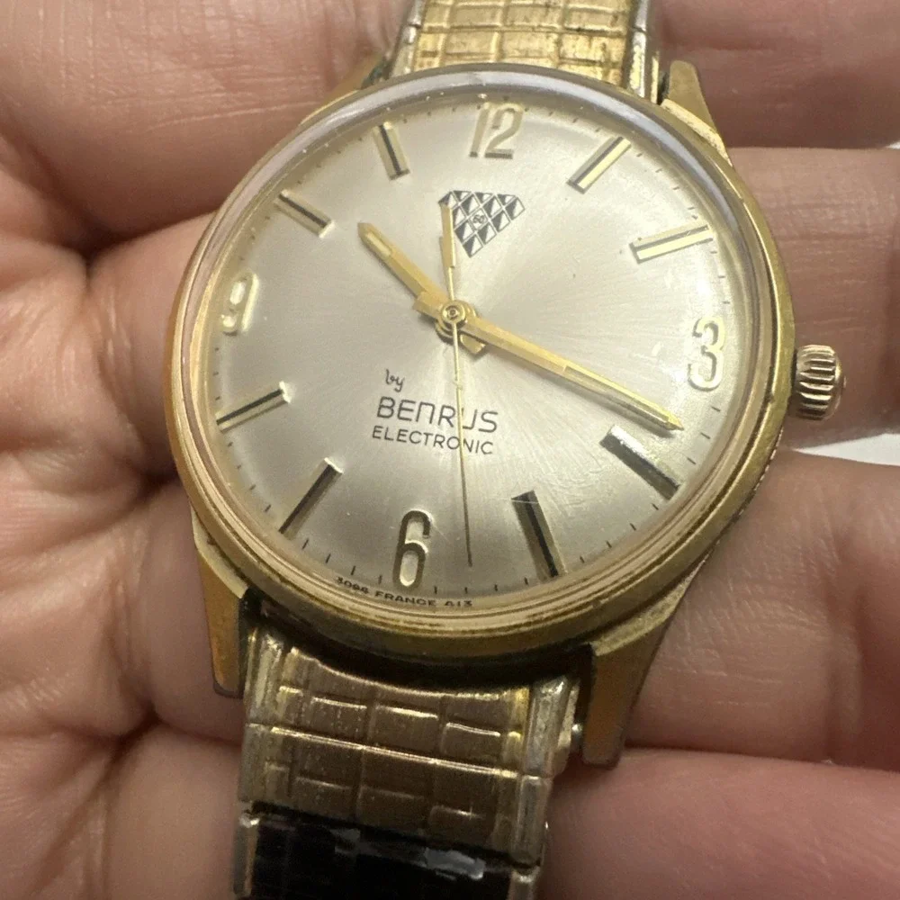 VINTAGE BENRUS RACING ELECTRONIC Mens Watch Gold Tone Rare 34mm Untested - Neat